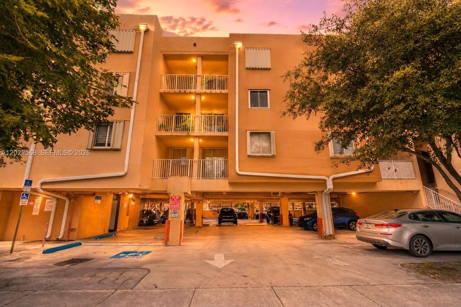 Foto de propiedad en 814 NW 36th Avenue 302, Miami, FL 33125 Miami con MLS# 