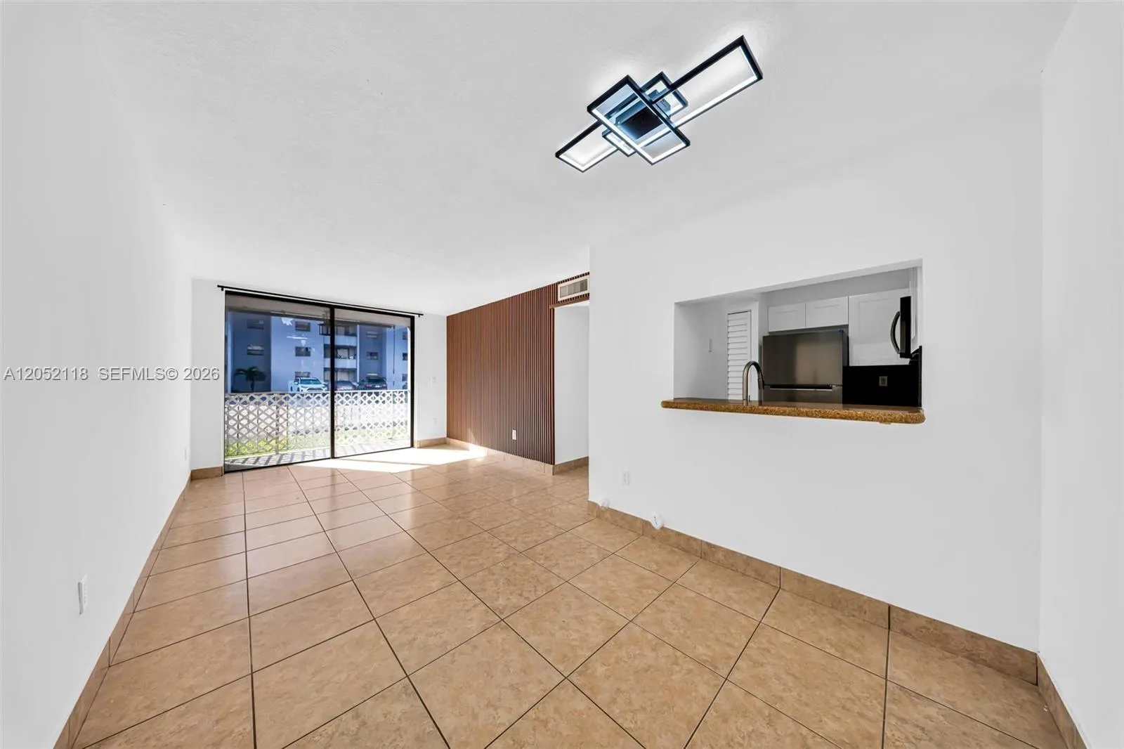 Foto de propiedad en 8145 NW 7th Street 111, Miami, FL 33126 Miami con MLS#