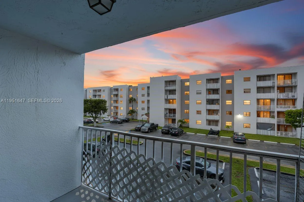 Foto de propiedad en 8145 NW 7th Street 315, Miami, FL 33126 Miami con MLS# 