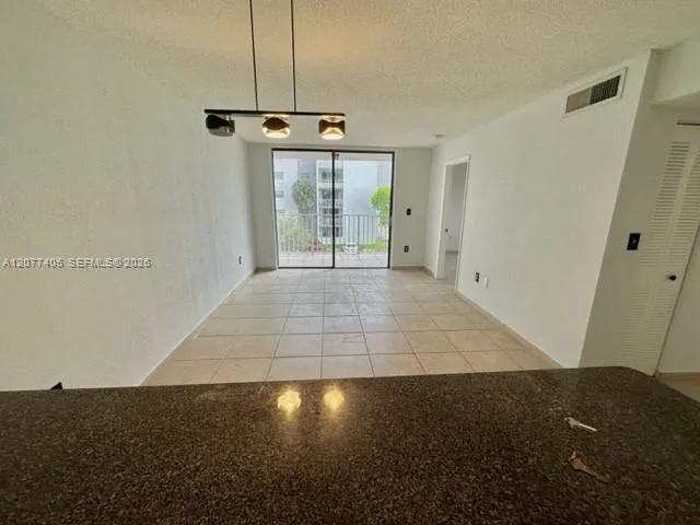 En Renta 8145 NW 7th Street 321, Miami, FL 33126, Miami, FL 33126