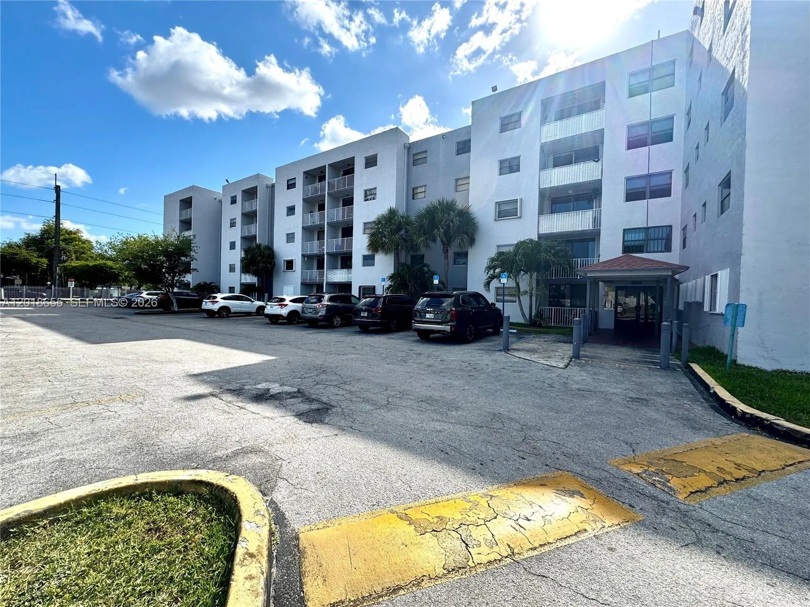 Foto de propiedad en 8145 NW 7th Street 404, Miami, FL 33126 Miami con MLS# 