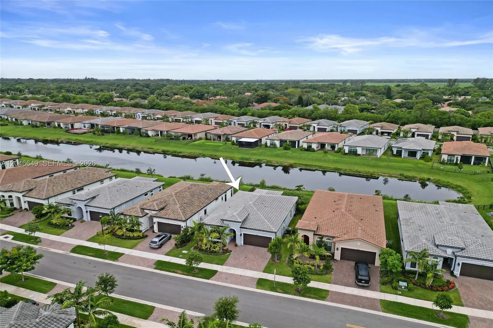Foto de propiedad en 8147 Juniper Drive, Parkland, FL 33067 Parkland con MLS# 