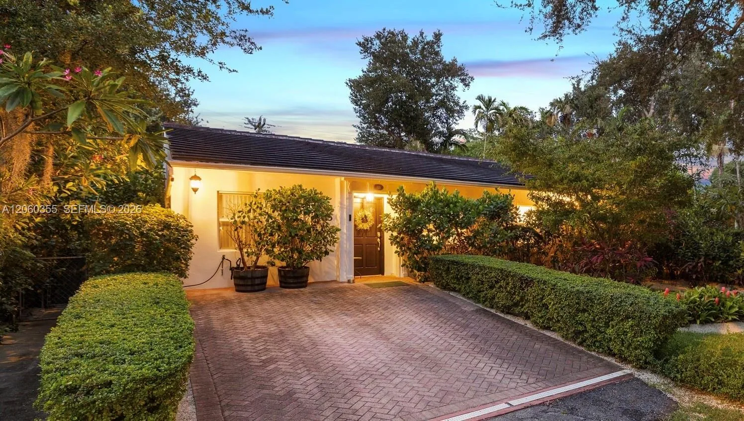Foto de propiedad en 815 Monterey Street, Coral Gables, FL 33134 Coral Gables con MLS# 