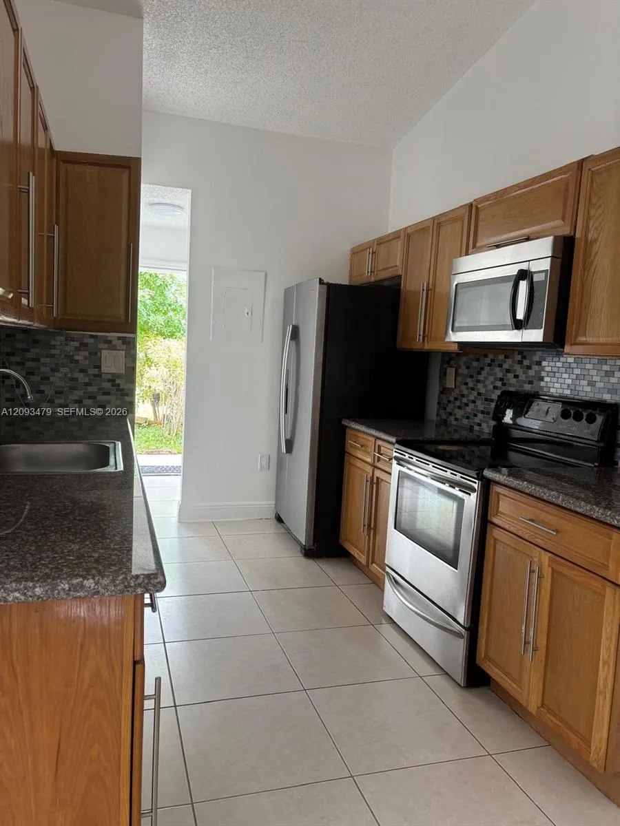En Renta 815 NE 213th Terrace 815-04, Miami, FL 33179, Miami, FL 33179