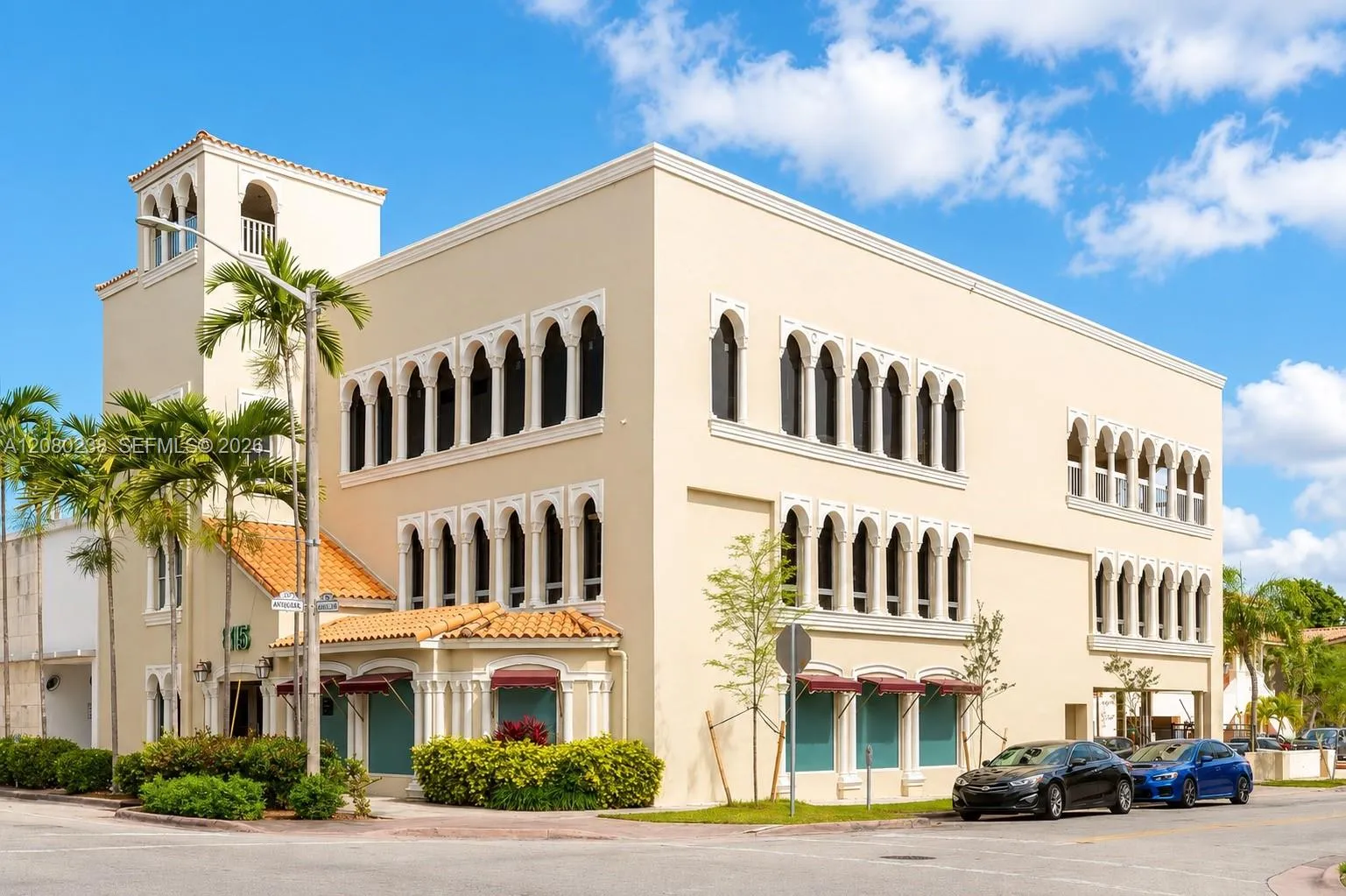 Foto de propiedad en 815 Ponce De Leon Boulevard, Coral Gables, FL 33134 Coral Gables con MLS# 