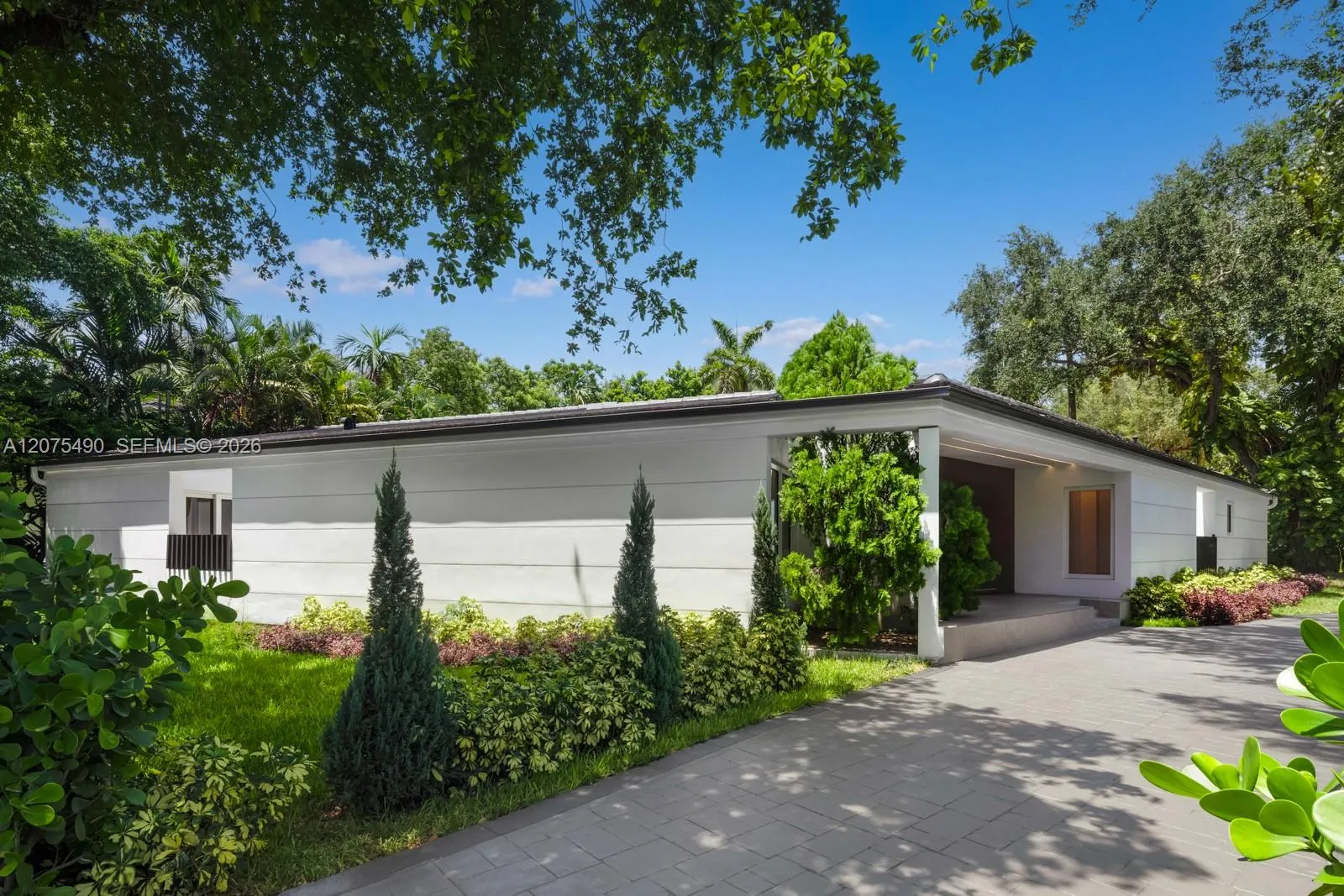 Foto de propiedad en 8150 Old Cutler Road, Coral Gables, FL 33143 Coral Gables con MLS# 