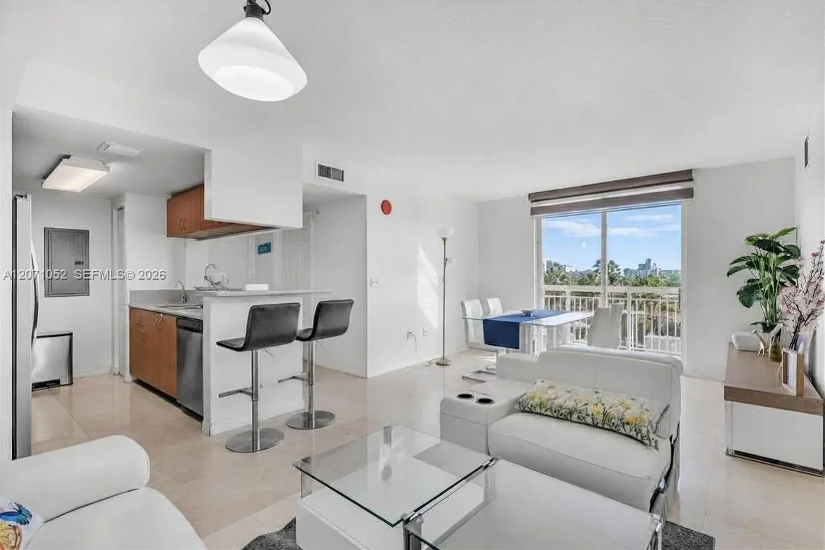 Foto de propiedad en 816 NW 11th Street 607, Miami, FL 33136 Miami con MLS# 