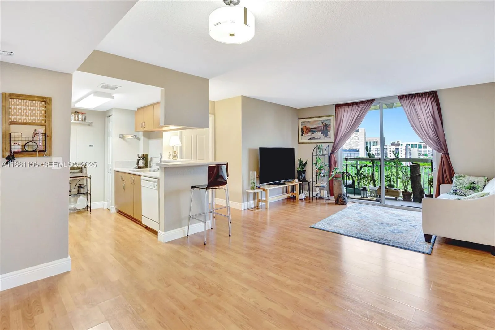 Foto de propiedad en 816 NW 11th Street 905, Miami, FL 33136 Miami con MLS# 
