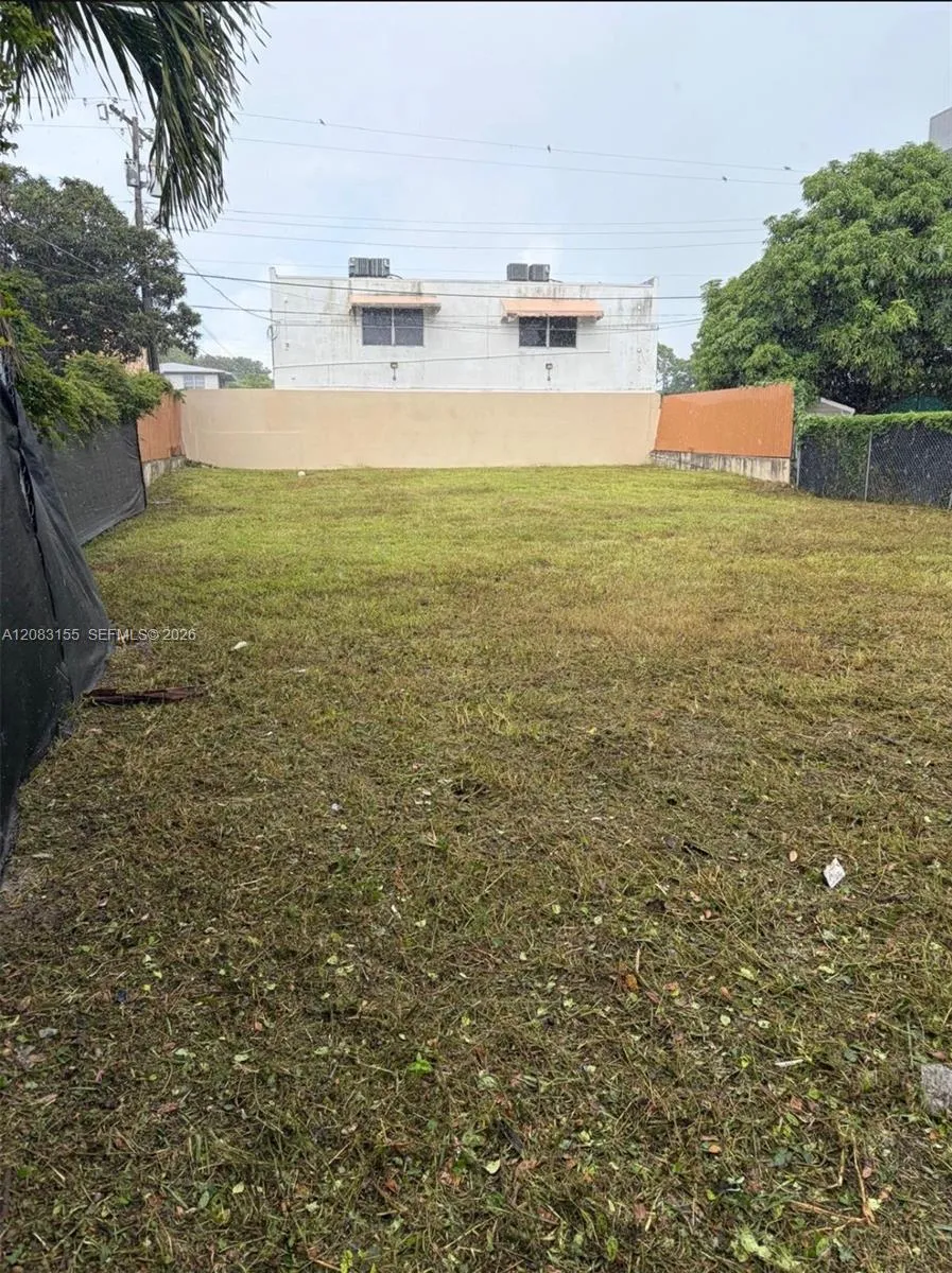 Foto de propiedad en 816 NW 21st Court, Miami, FL 33125 Miami con MLS# 