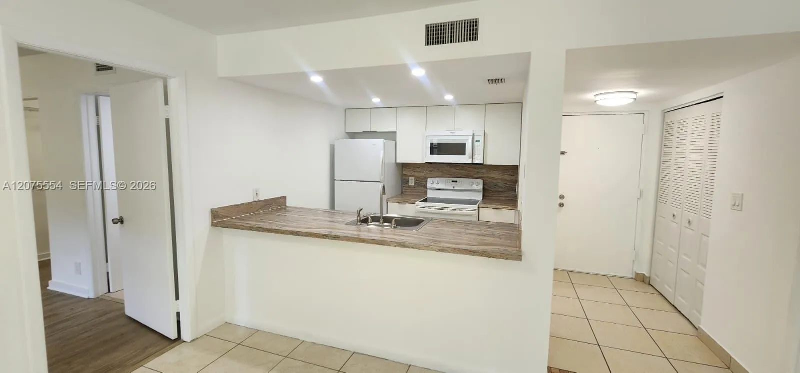 Foto de propiedad en 8160 Geneva Court 104, Doral, FL 33166 Doral con MLS# 
