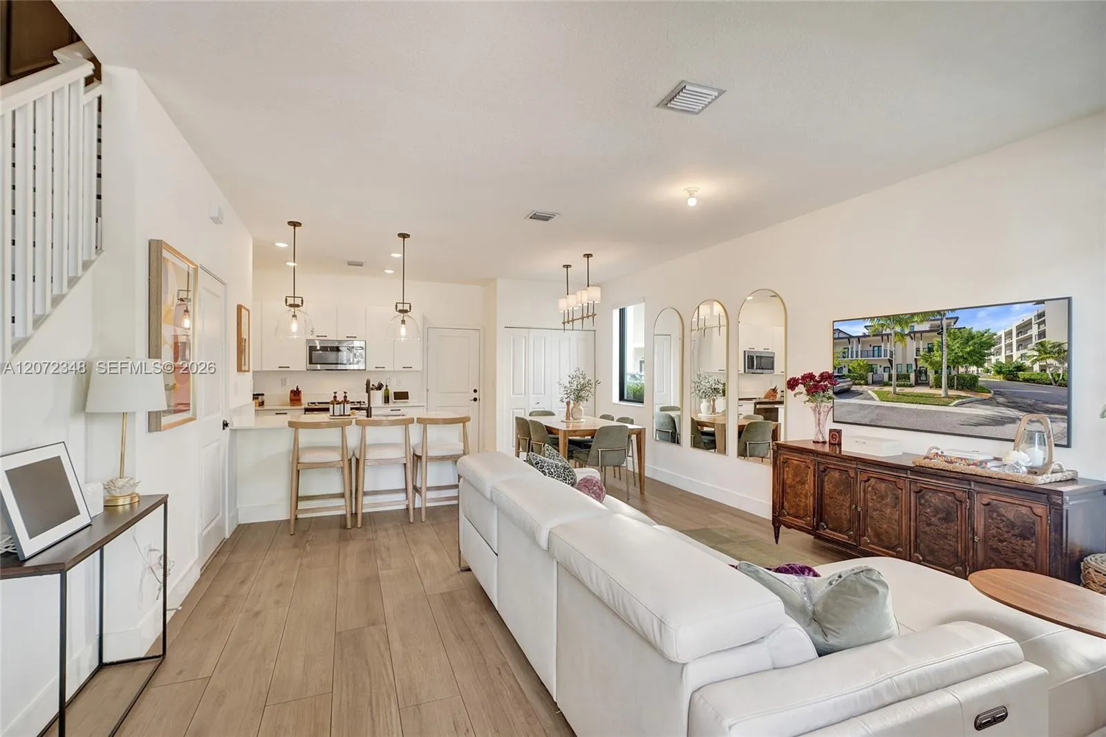 En Venta 8166 NW 42nd Street, Doral, FL 33166, Doral, FL 33166