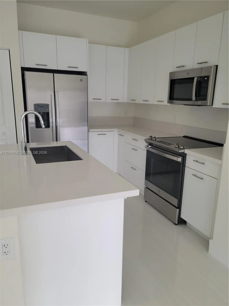 Foto de propiedad en 8167 NW 41st Street E-109, Doral, FL 33166 Doral con MLS# 