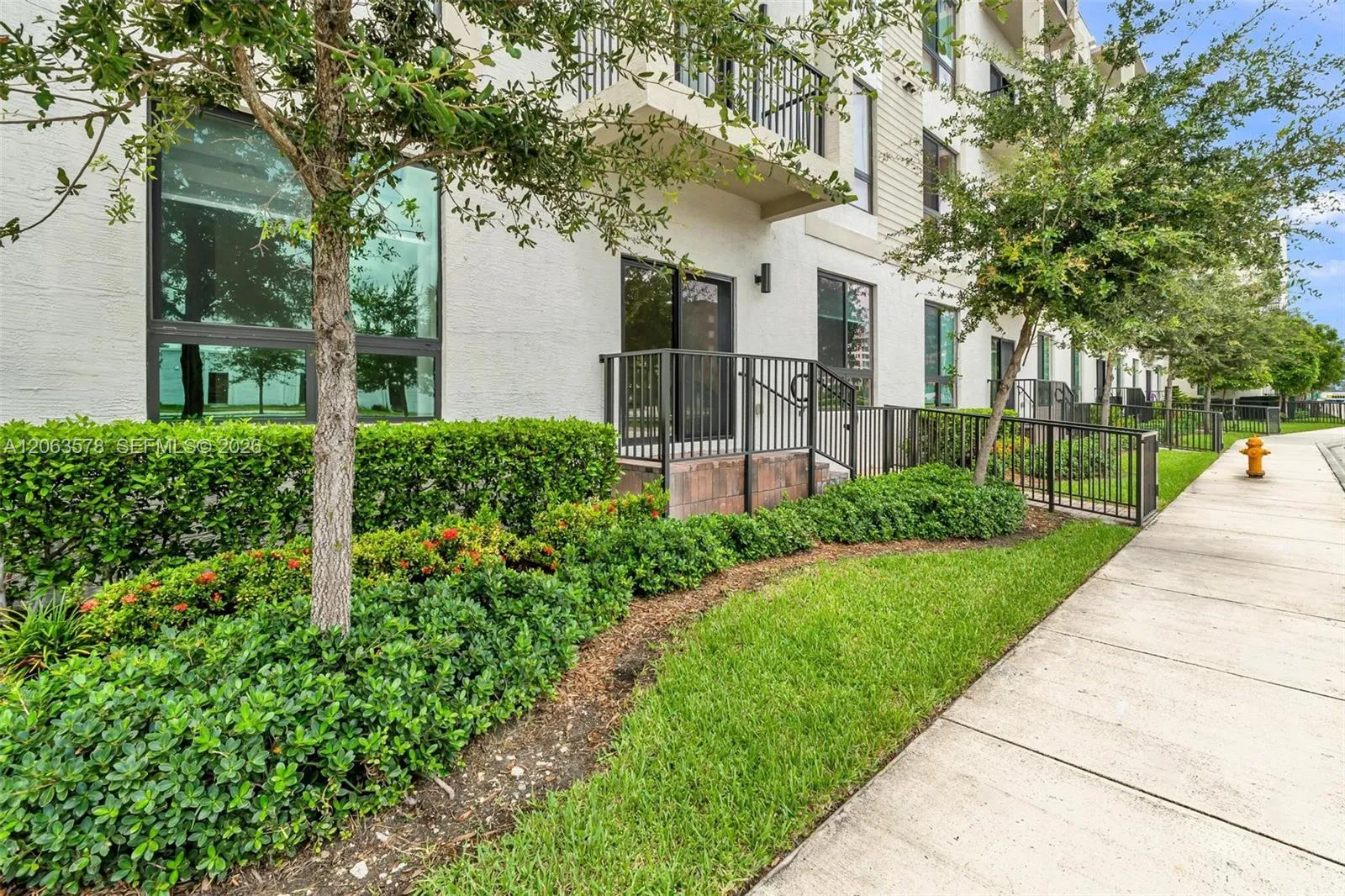 Foto de propiedad en 8167 NW 41st Street E-110, Doral, FL 33166 Doral con MLS# 