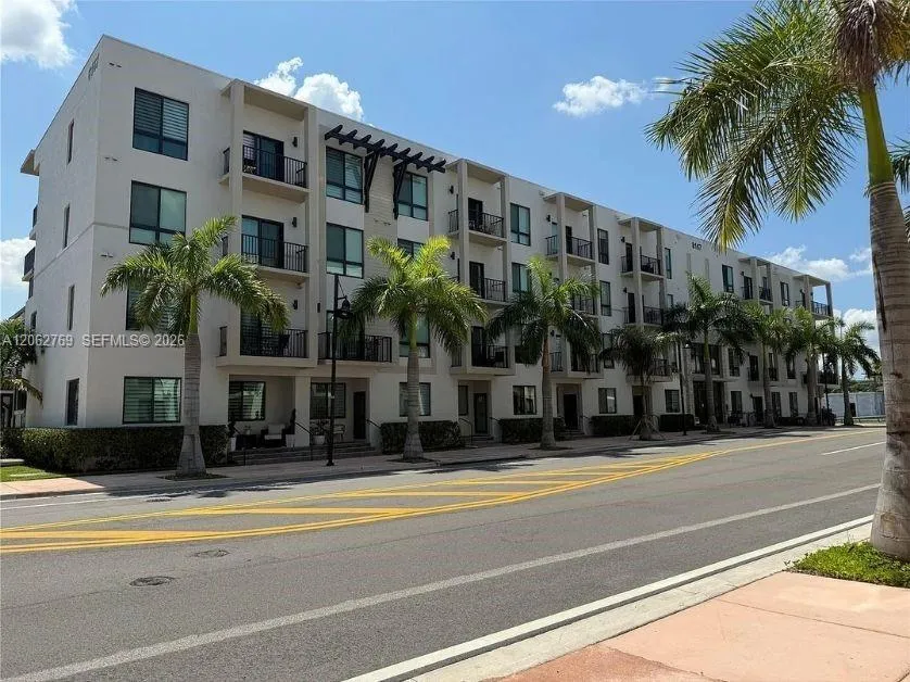 Foto de propiedad en 8167 NW 41st Street E-409, Doral, FL 33166 Doral con MLS# 