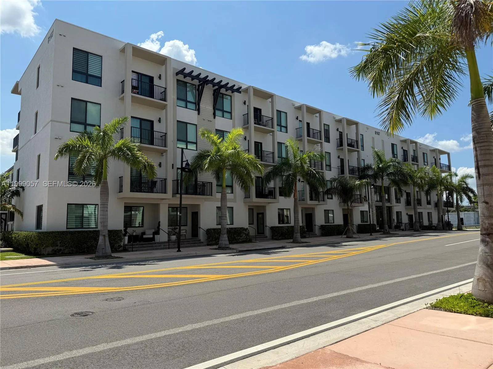 Vendido 8167 NW 41st Street E409, Doral, FL 33166, Doral, FL 33166