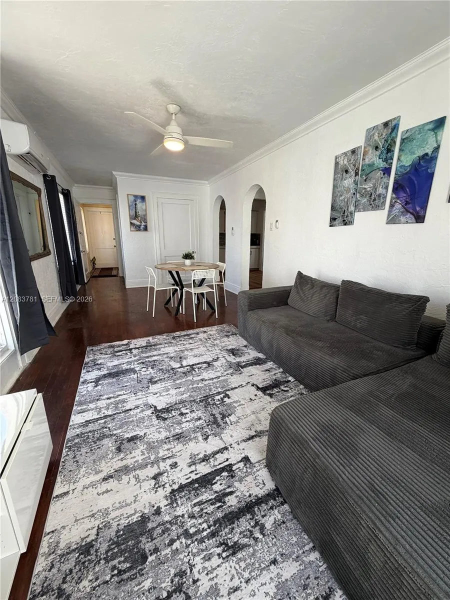 En Renta 817 Tyler Street 8, Hollywood, FL 33019, Hollywood, FL 33019