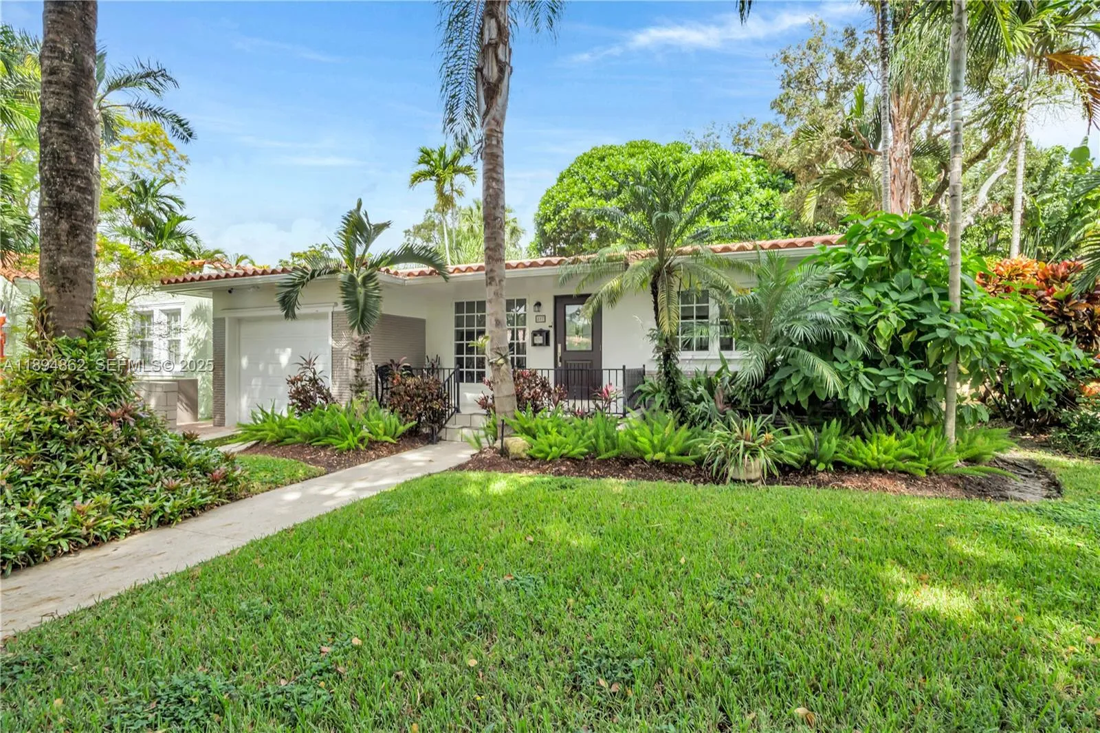 Foto de propiedad en 817 Venetia Avenue, Coral Gables, FL 33134 Coral Gables con MLS# 