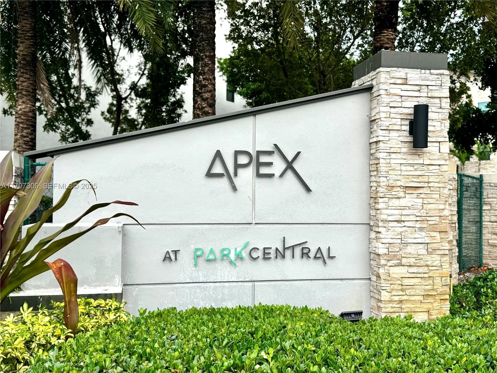 Foto de propiedad en 8175 NW 104th Avenue 21, Doral, FL 33178 Doral con MLS# 