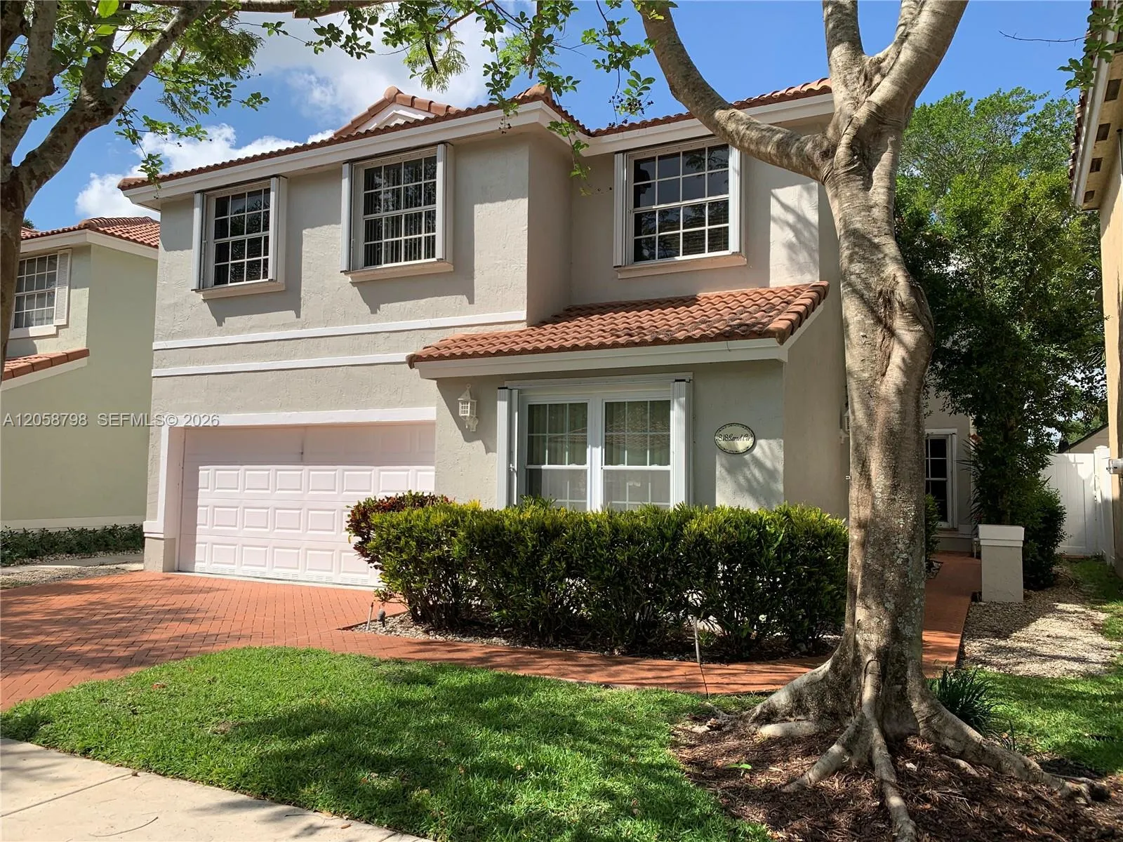 Foto de propiedad en 818 Garnet Circle, Weston, FL 33326 Weston con MLS# 