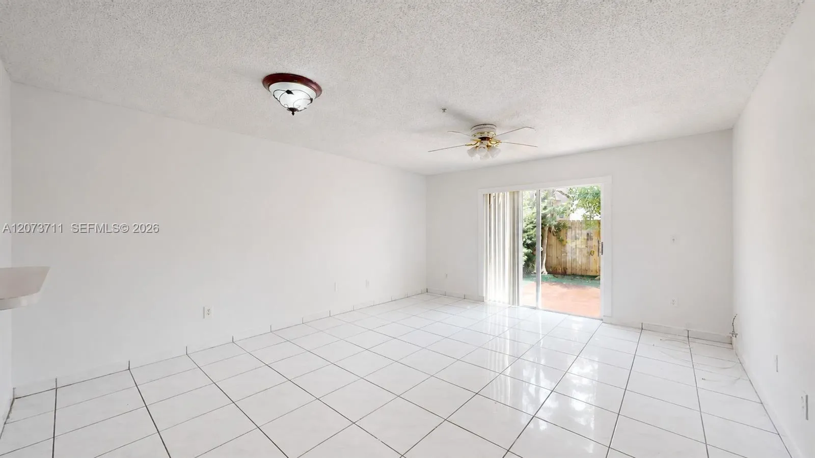 Foto de propiedad en 8183 NW 8th Street C2, Miami, FL 33126 Miami con MLS# 