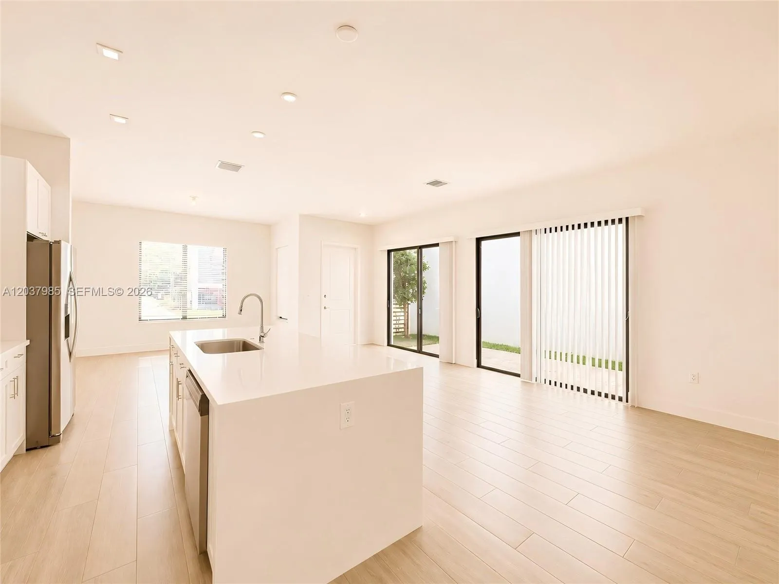 Foto de propiedad en 8185 NW 42nd Street 8185, Doral, FL 33166 Doral con MLS# 