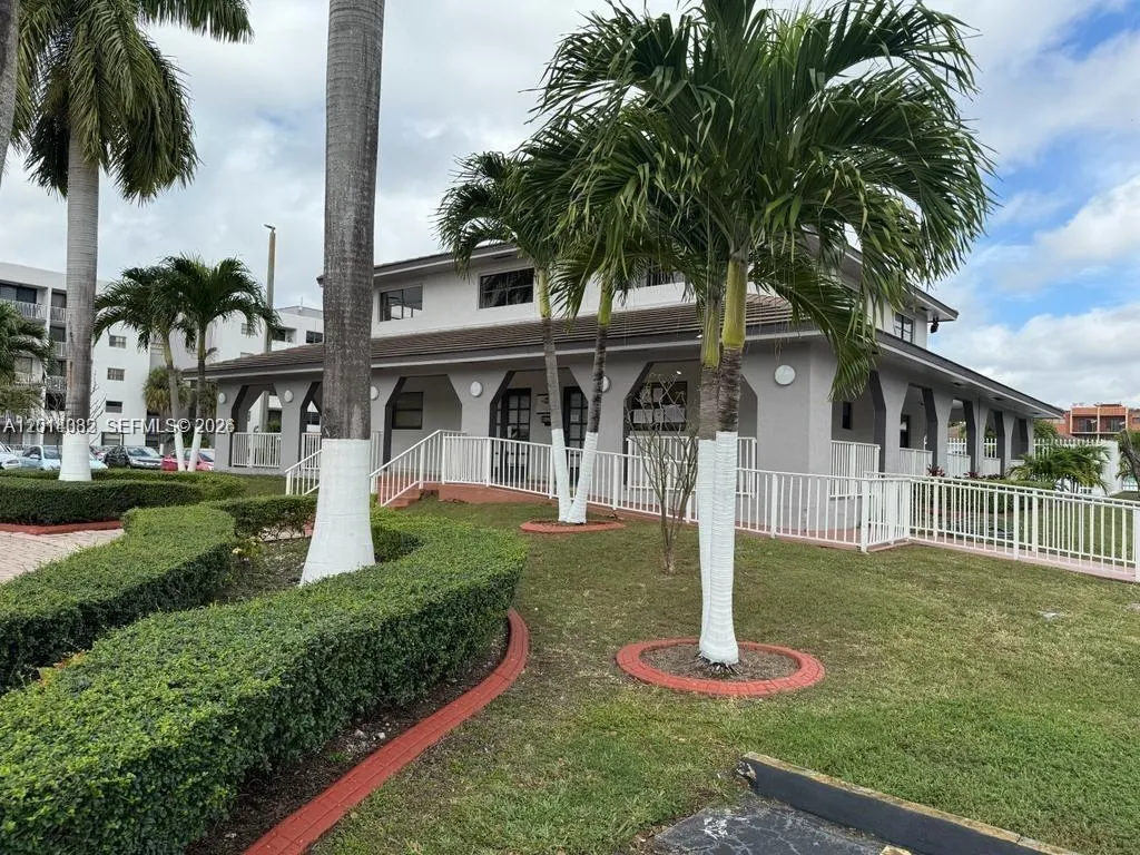 Vendido 8185 NW 7th Street 205, Miami, FL 33126, Miami, FL 33126