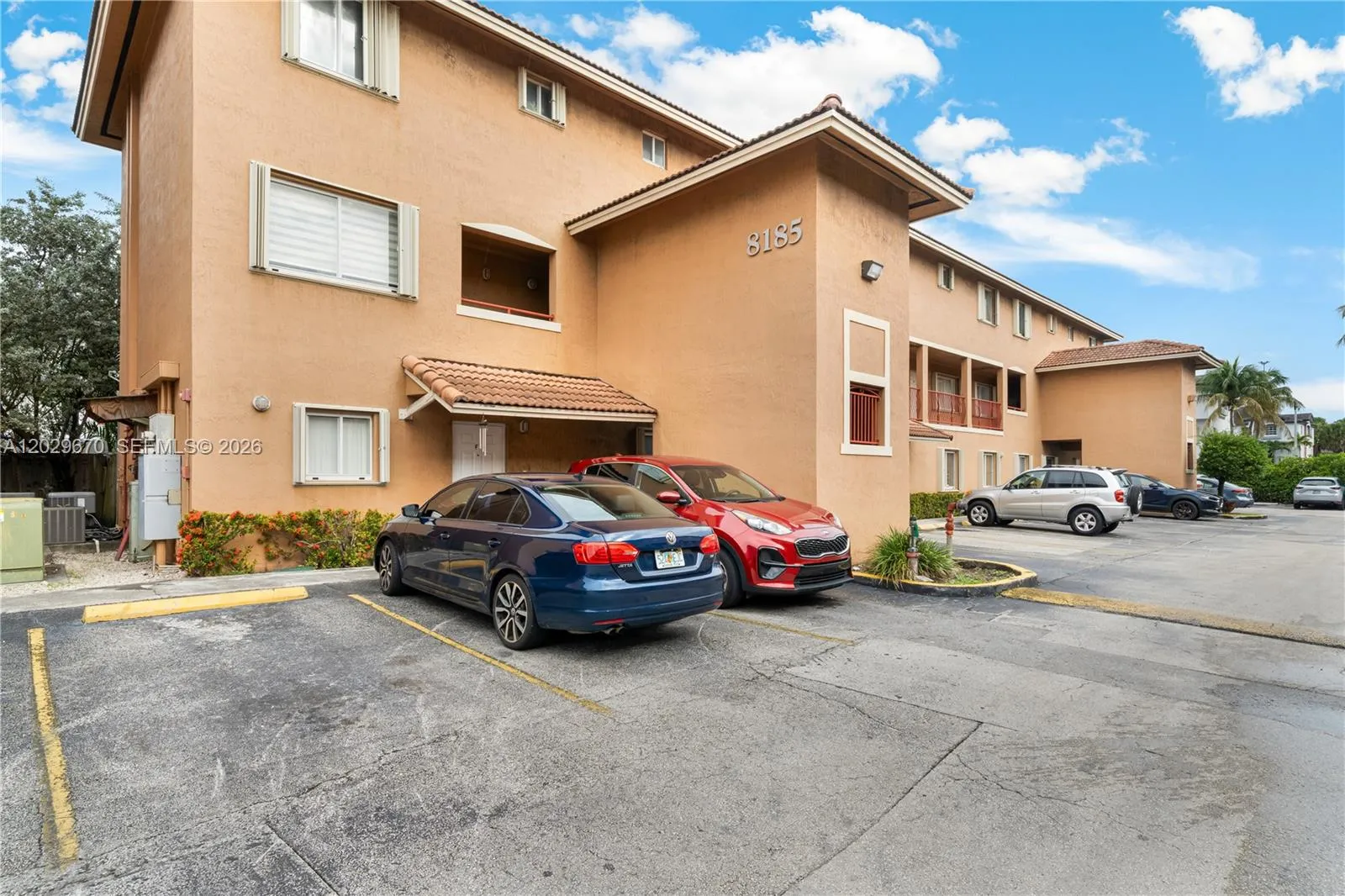 Vendido 8185 NW 8th Street F5, Miami, FL 33126, Miami, FL 33126