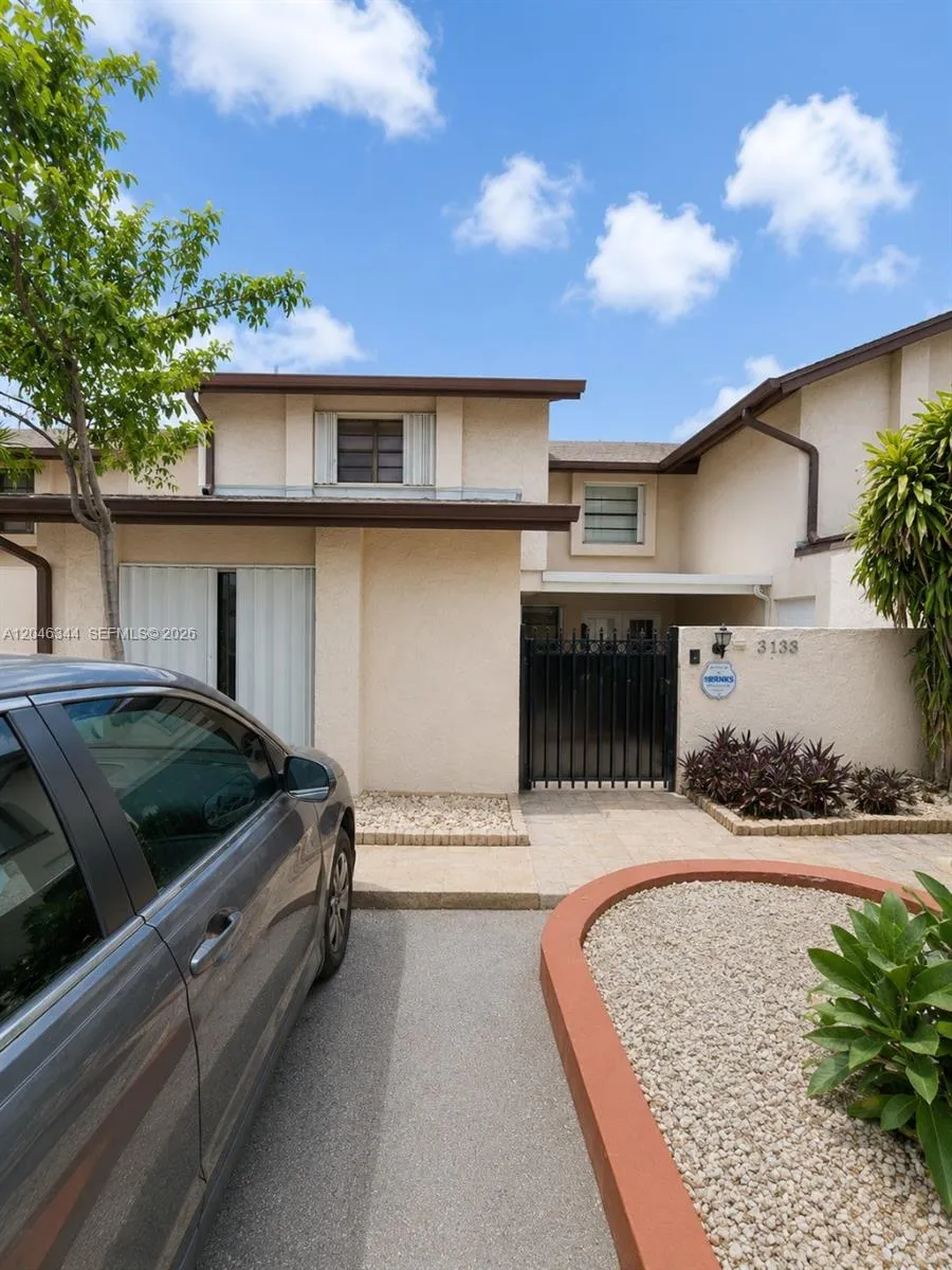 Foto de propiedad en 8188 NW 98th Lane 122, Hialeah Gardens, FL 33016 Hialeah Gardens con MLS# 