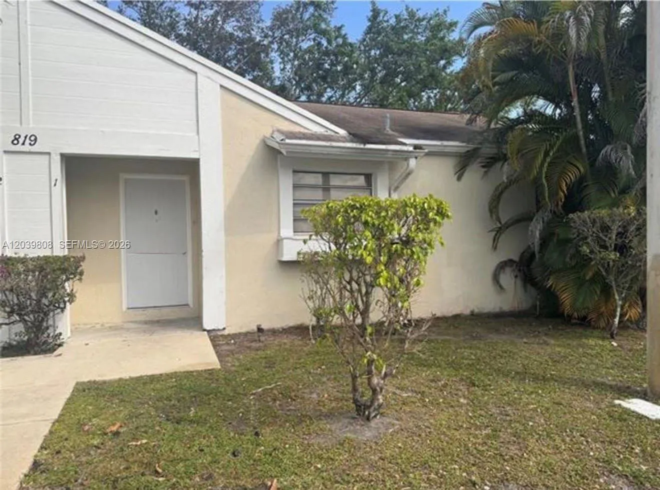 Foto de propiedad en 819 NE 214th Lane 1, Miami, FL 33179 Miami con MLS# 