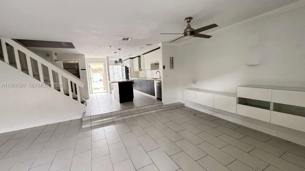 Foto de propiedad en 8191 NW 8th Manor 5, Plantation, FL 33324 Plantation con MLS# 