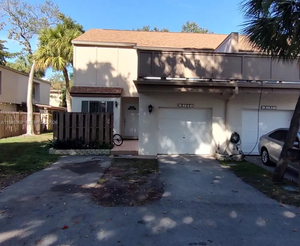 Foto de propiedad en 8199 NW 8th Manor 1, Plantation, FL 33324 Plantation con MLS# 