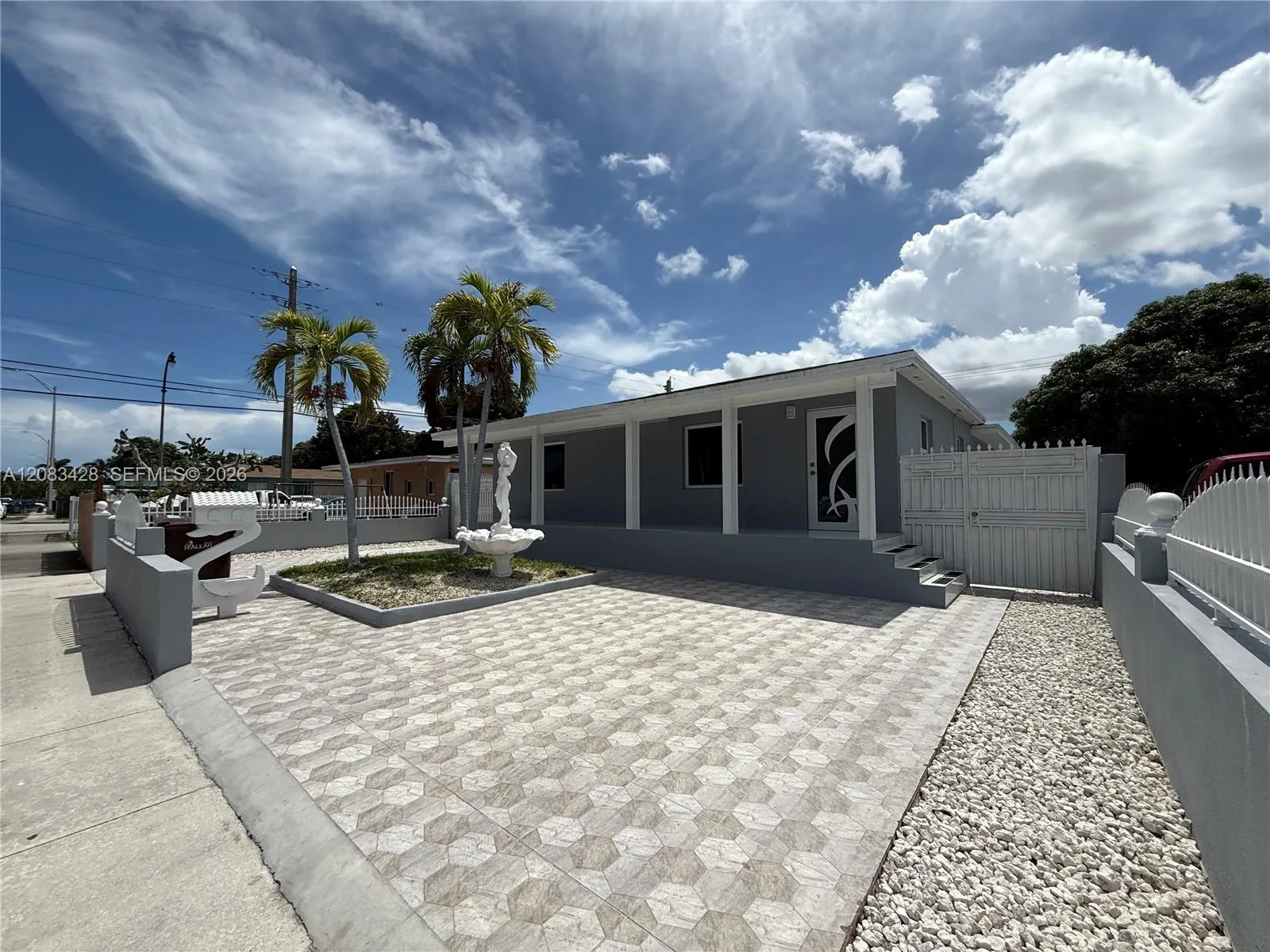 Foto de propiedad en 82 E 16th Street, Hialeah, FL 33010 Hialeah con MLS# 