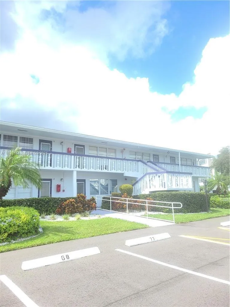 Foto de propiedad en 82 Oakridge G 82, Deerfield Beach, FL 33442 Deerfield Beach con MLS# 