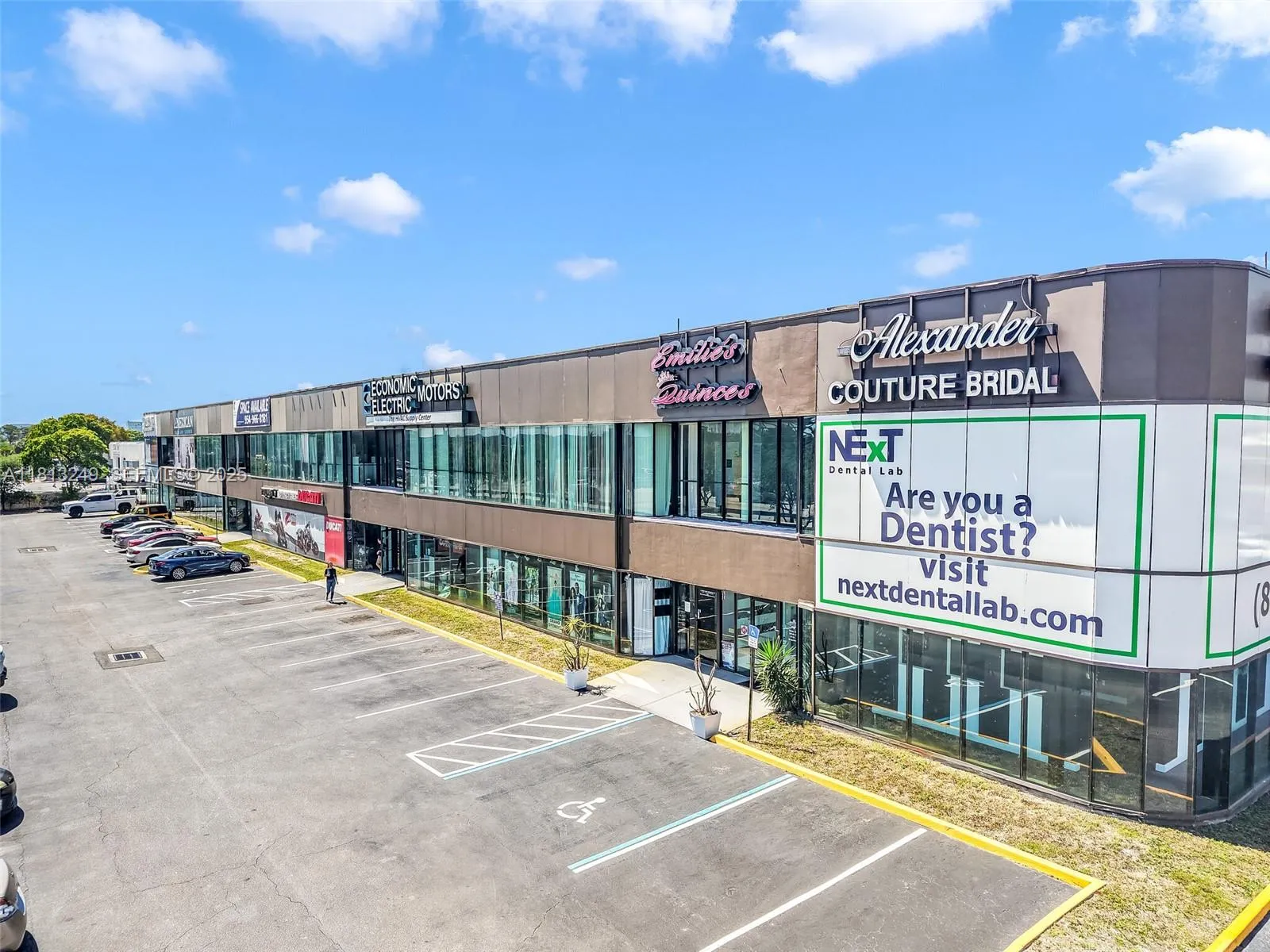Foto de propiedad en 820 SW 12th Avenue 7B, Pompano Beach, FL 33069 Pompano Beach con MLS# 