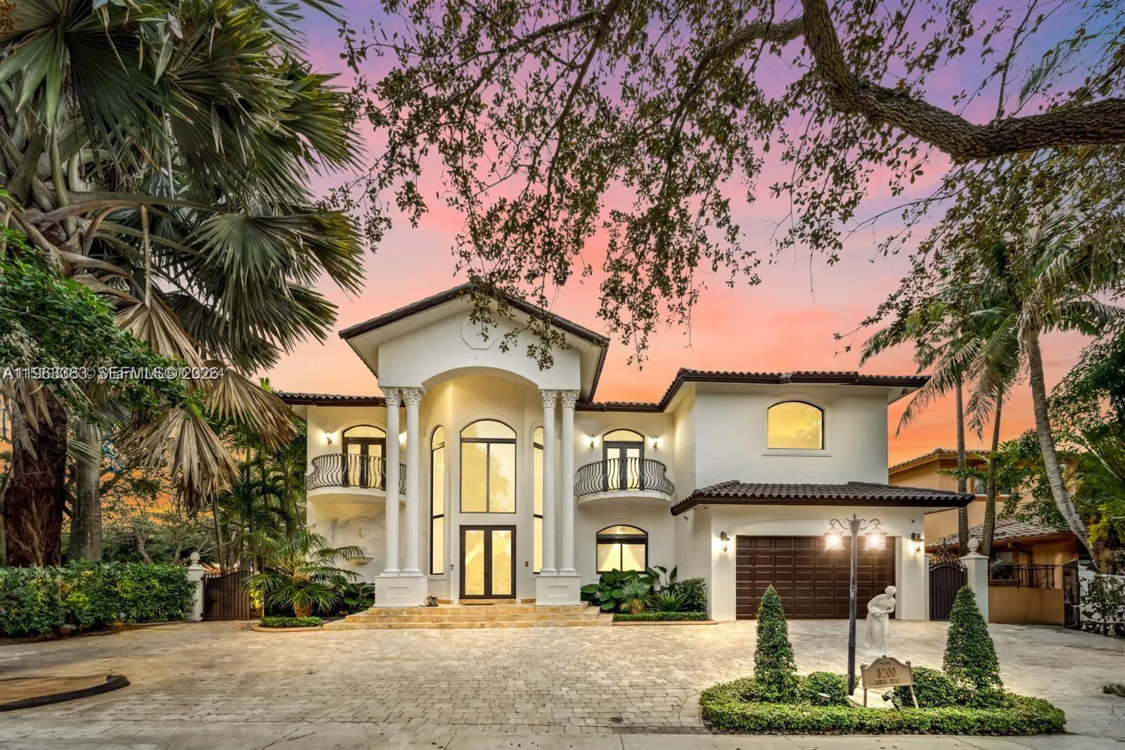 Foto de propiedad en 8200 NW 163rd Street, Miami Lakes, FL 33016 Miami Lakes con MLS# 