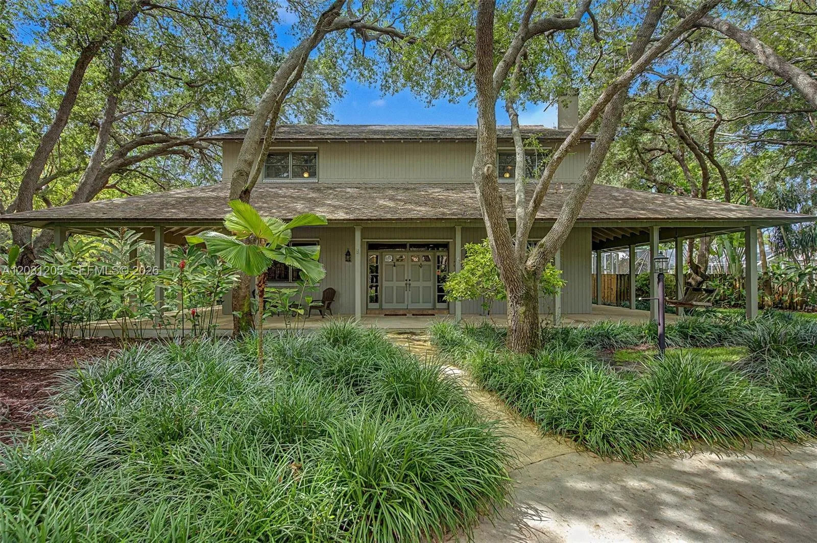 Foto de propiedad en 8200 SW 182nd Street, Palmetto Bay, FL 33157 Palmetto Bay con MLS# 