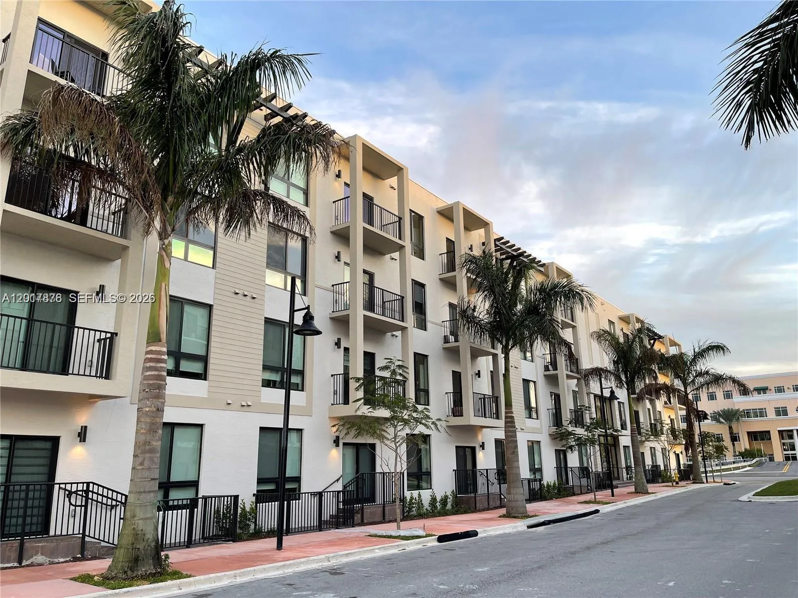 Foto de propiedad en 8201 NW 41st Street D-203, Doral, FL 33166 Doral con MLS# 