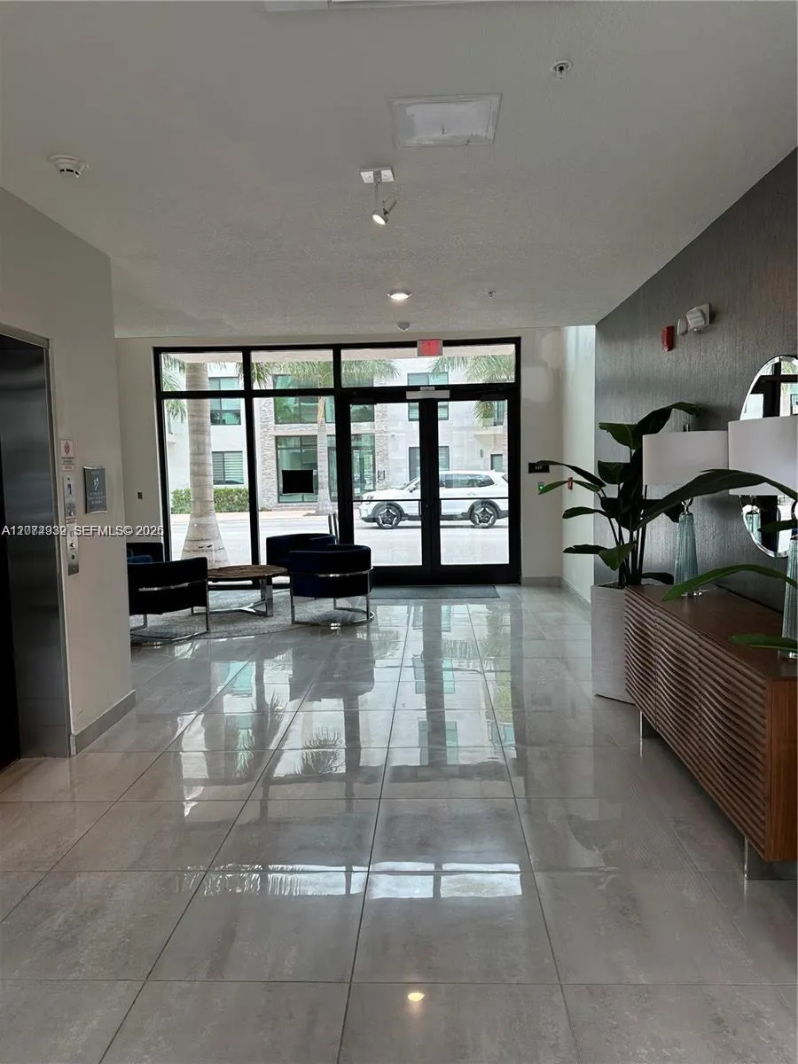 Foto de propiedad en 8201 NW 41st Street D-206, Doral, FL 33166 Doral con MLS# 