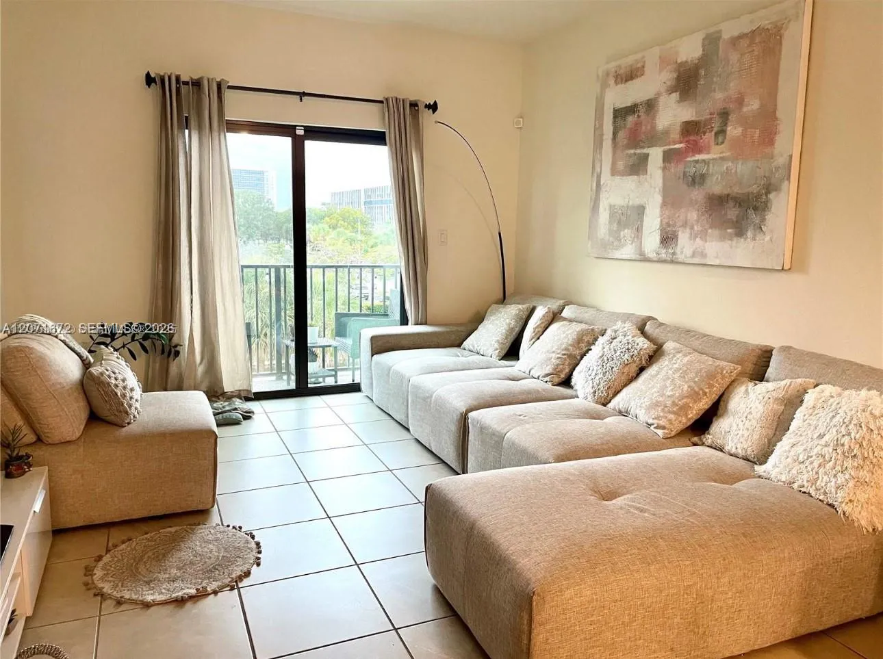 Foto de propiedad en 8201 NW 41st Street D-302, Doral, FL 33166 Doral con MLS# 