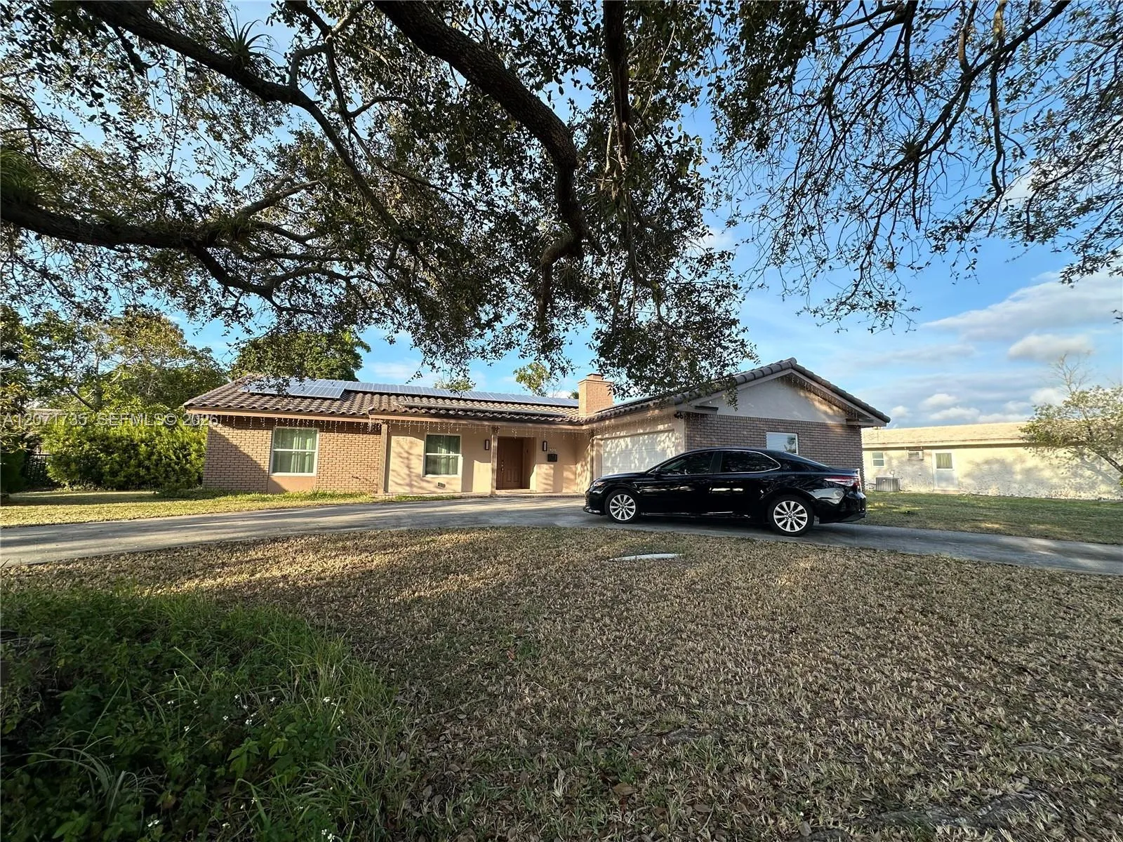 Foto de propiedad en 8203 NW 37th Street, Coral Springs, FL 33065 Coral Springs con MLS# 