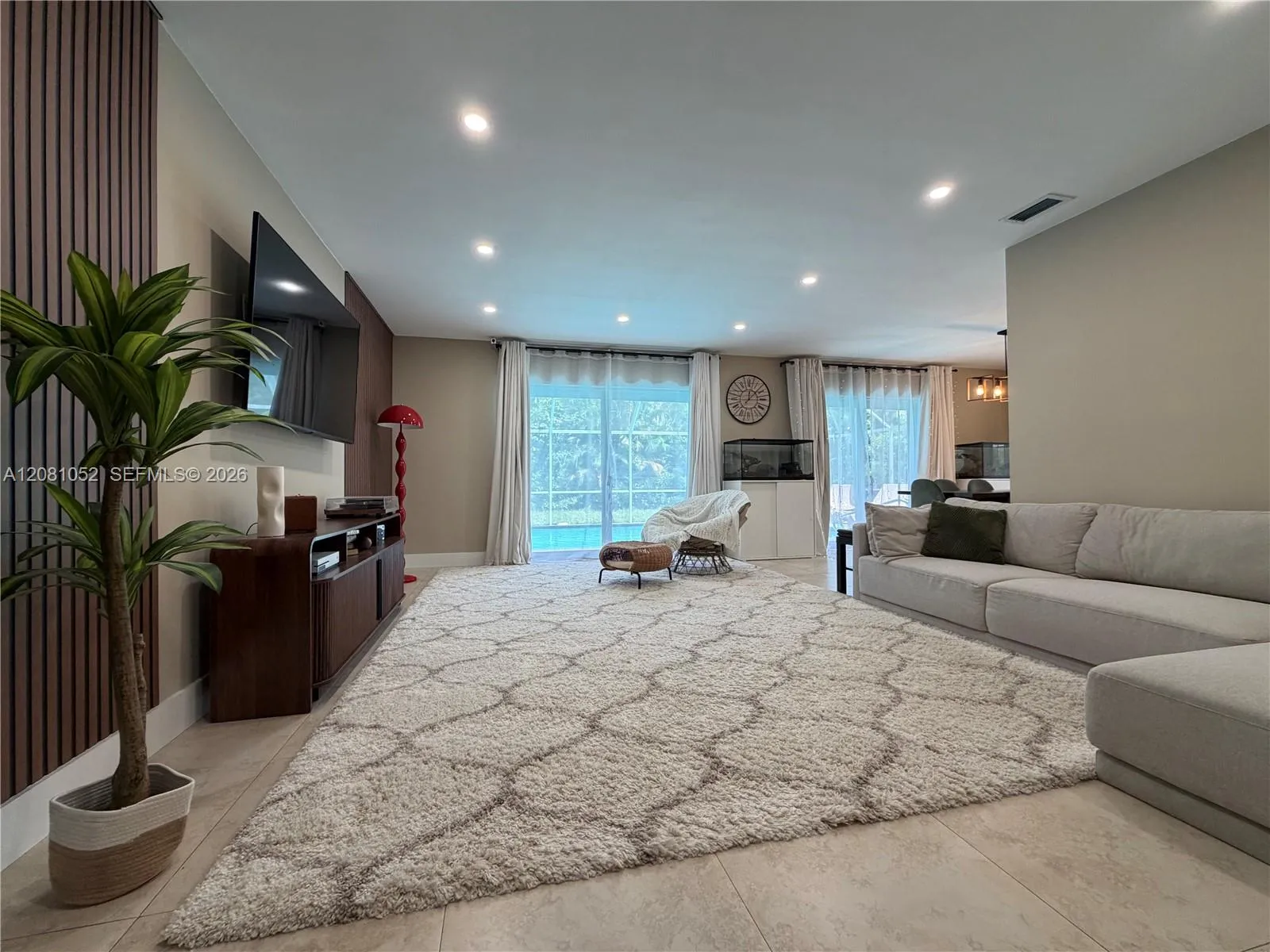 Foto de propiedad en 8203 NW 37th Street, Coral Springs, FL 33065 Coral Springs con MLS# 