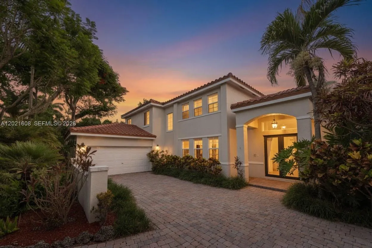 Vendido 8204 SW 171st Street, Palmetto Bay, FL 33157, Palmetto Bay, FL 33157