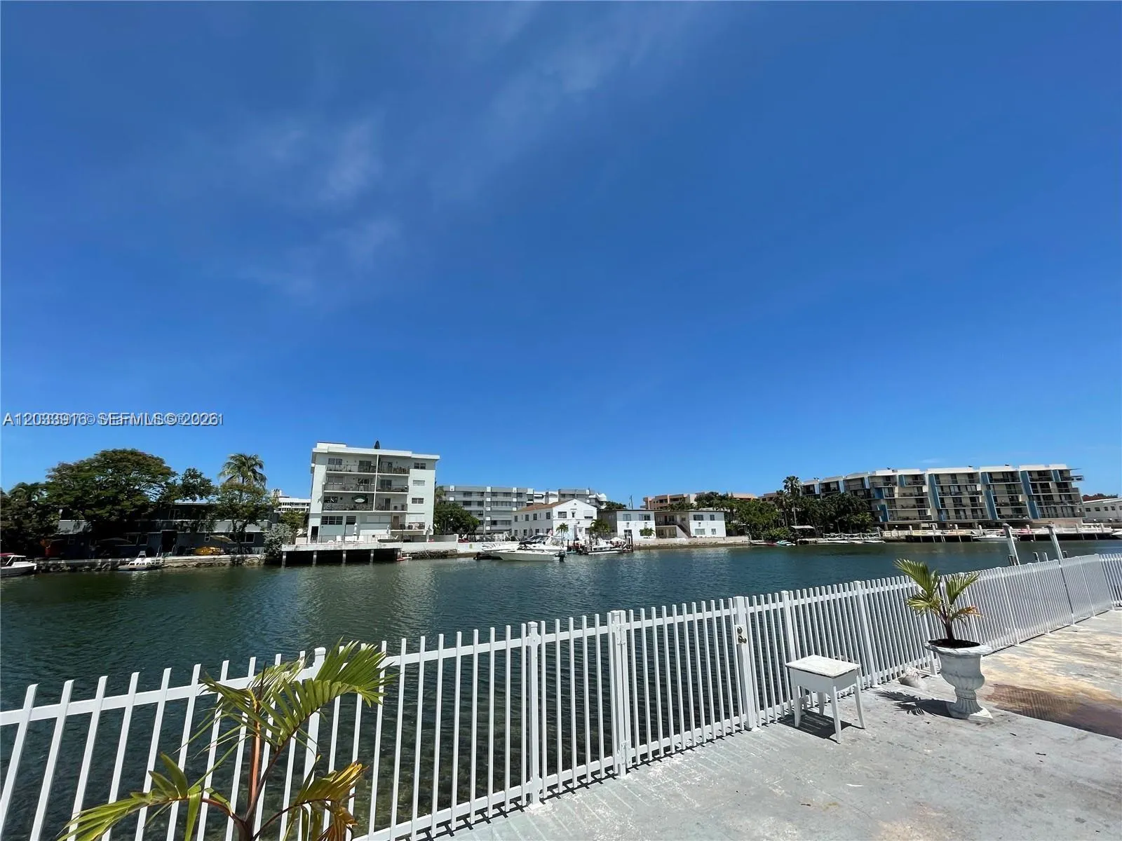 Foto de propiedad en 8205 Crespi Boulevard 3, Miami Beach, FL 33141 Miami Beach con MLS# 