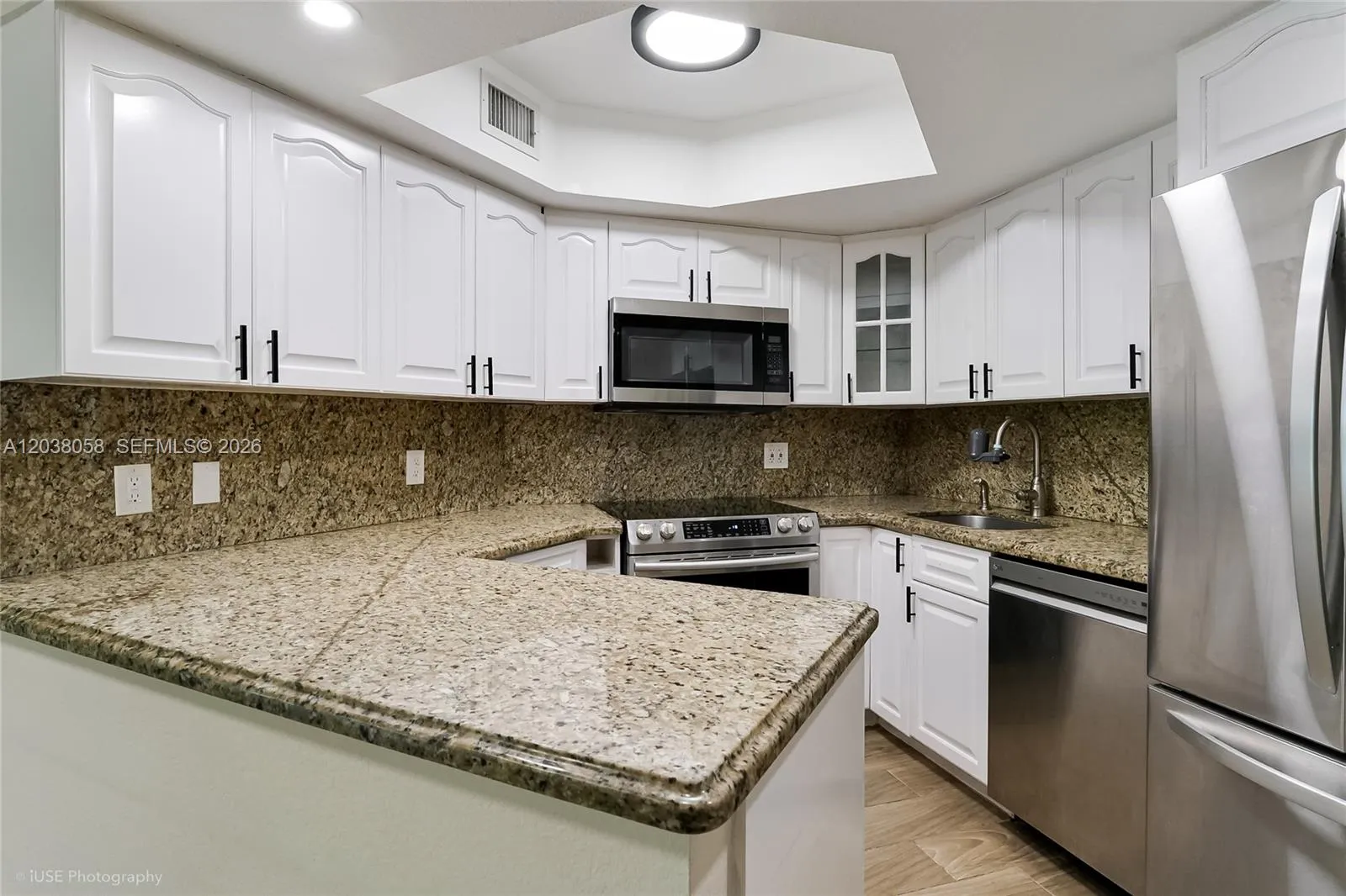 Foto de propiedad en 8205 Lake Drive 103, Doral, FL 33166 Doral con MLS# 
