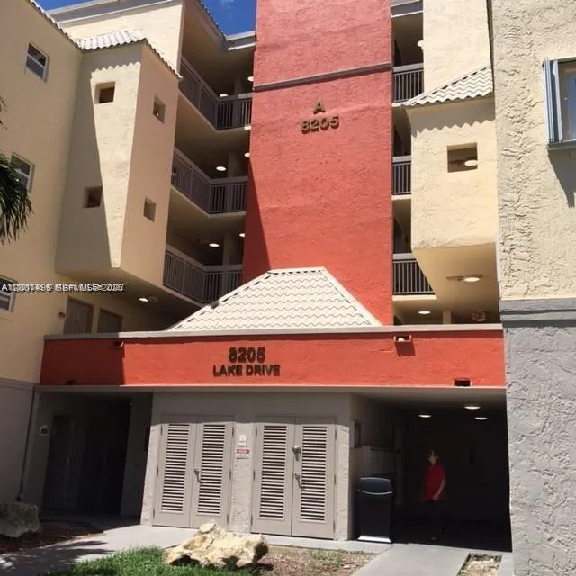 Vendido 8205 Lake Drive 204, Doral, FL 33166, Doral, FL 33166