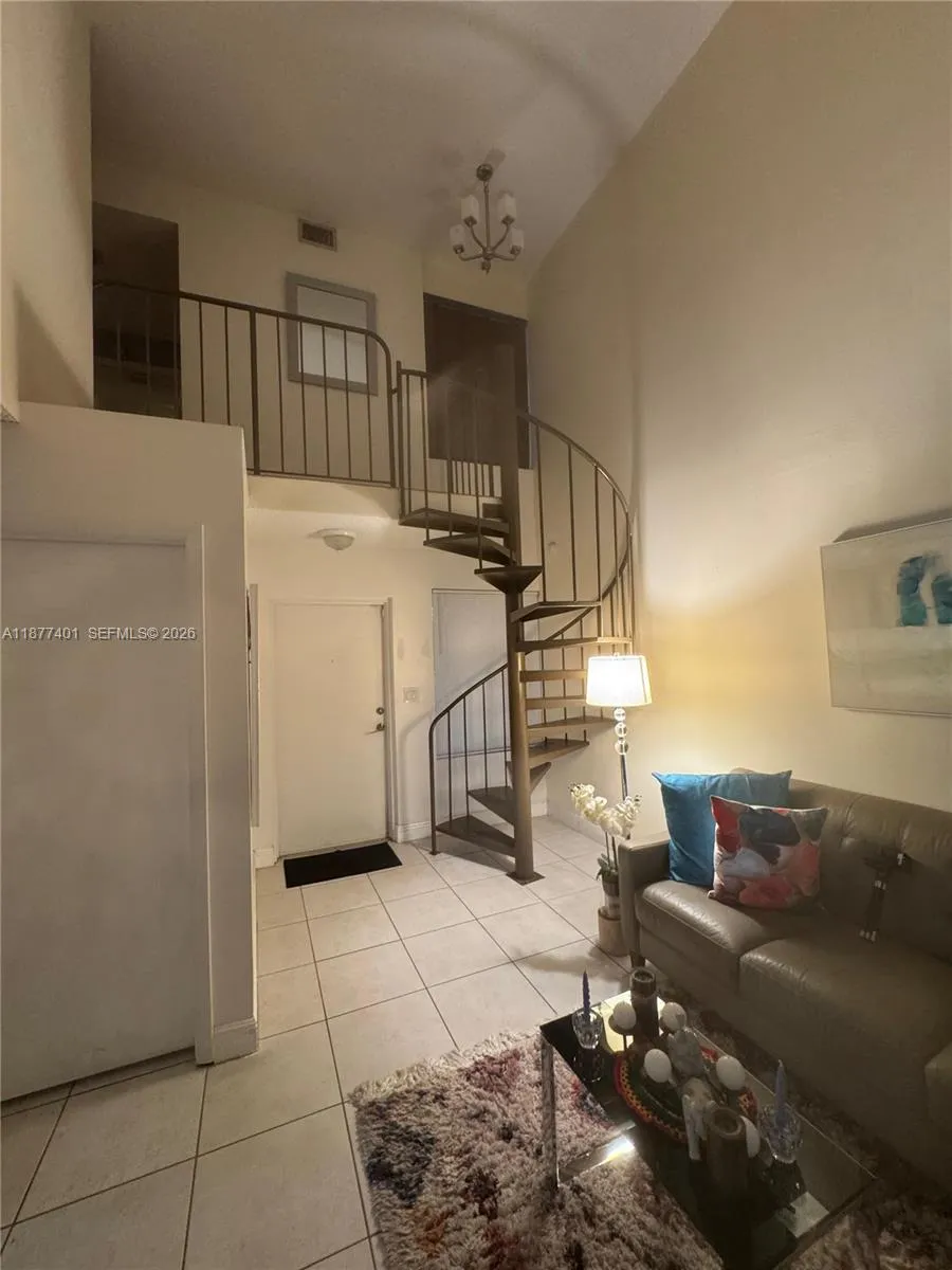 Foto de propiedad en 8205 SW 152nd Avenue F-414, Miami, FL 33193 Miami con MLS# 