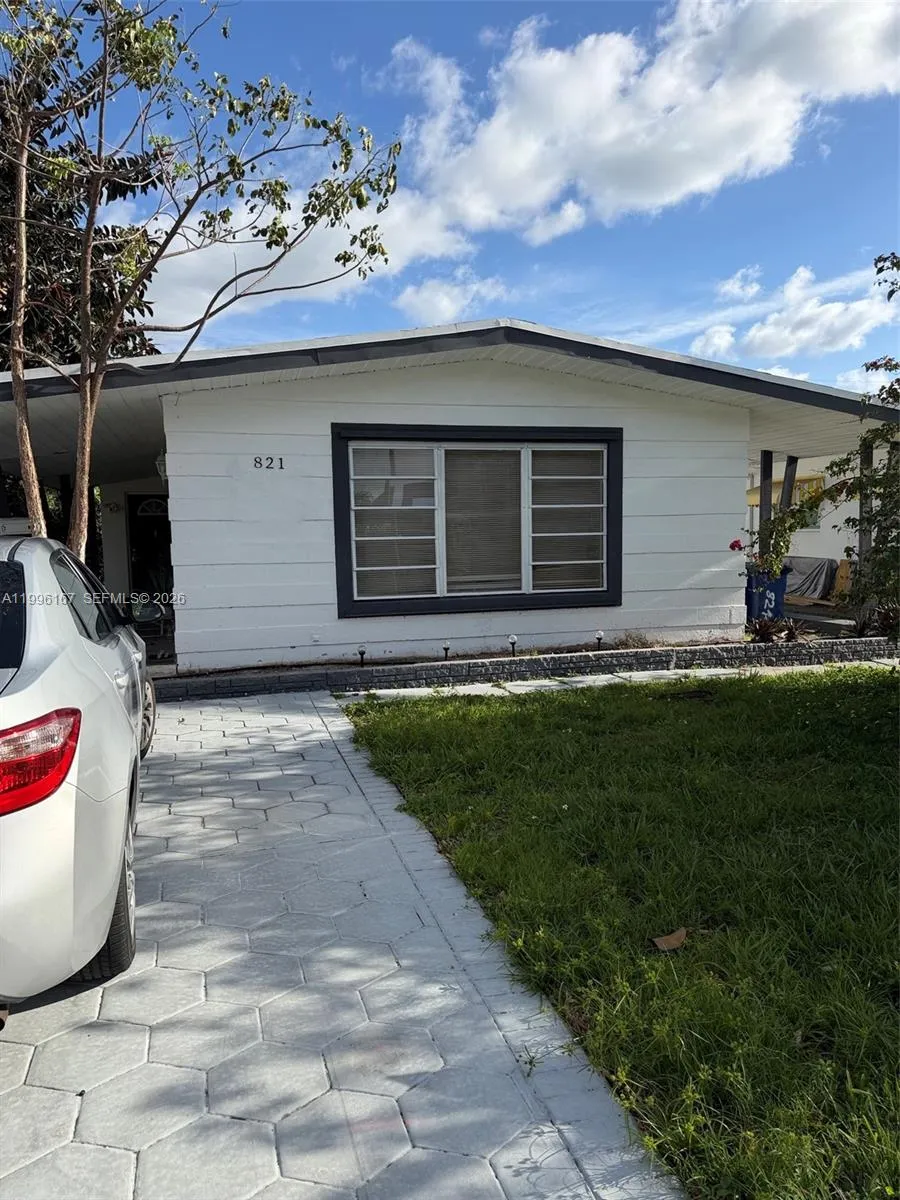 Foto de propiedad en 821 NE 6th Street 2, Hallandale Beach, FL 33009 Hallandale Beach con MLS# 