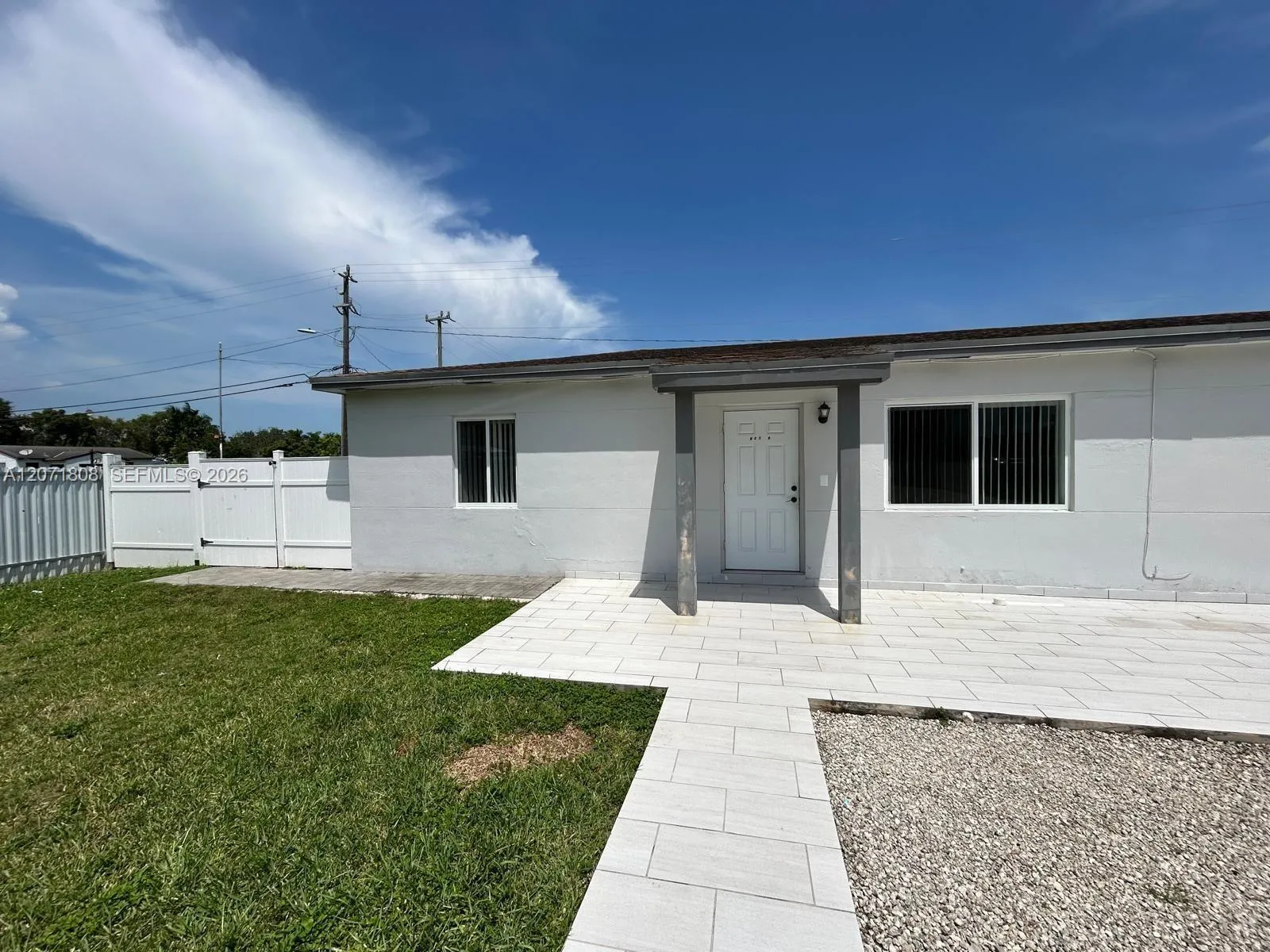 Foto de propiedad en 821 NW 1st Avenue B, Homestead, FL 33030 Homestead con MLS# 