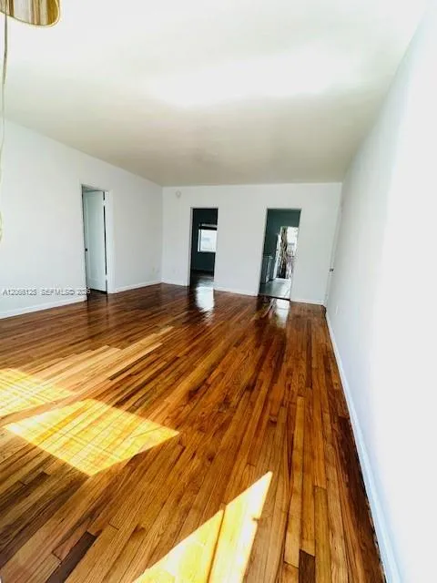 Foto de propiedad en 821 W 39th Street 2, Miami Beach, FL 33140 Miami Beach con MLS# 