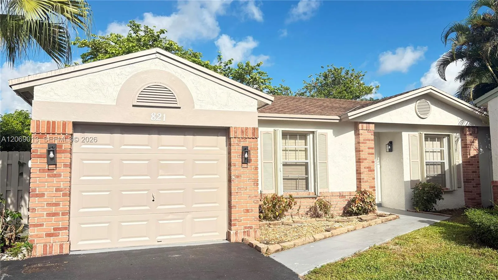 Foto de propiedad en 821 W Beckley Square, Davie, FL 33325 Davie con MLS# 